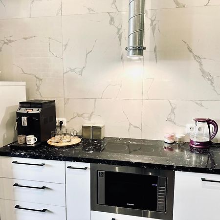 Modern Apartments With A Coffee Machine In The City Center, A View Of The City Rivne Exterior foto