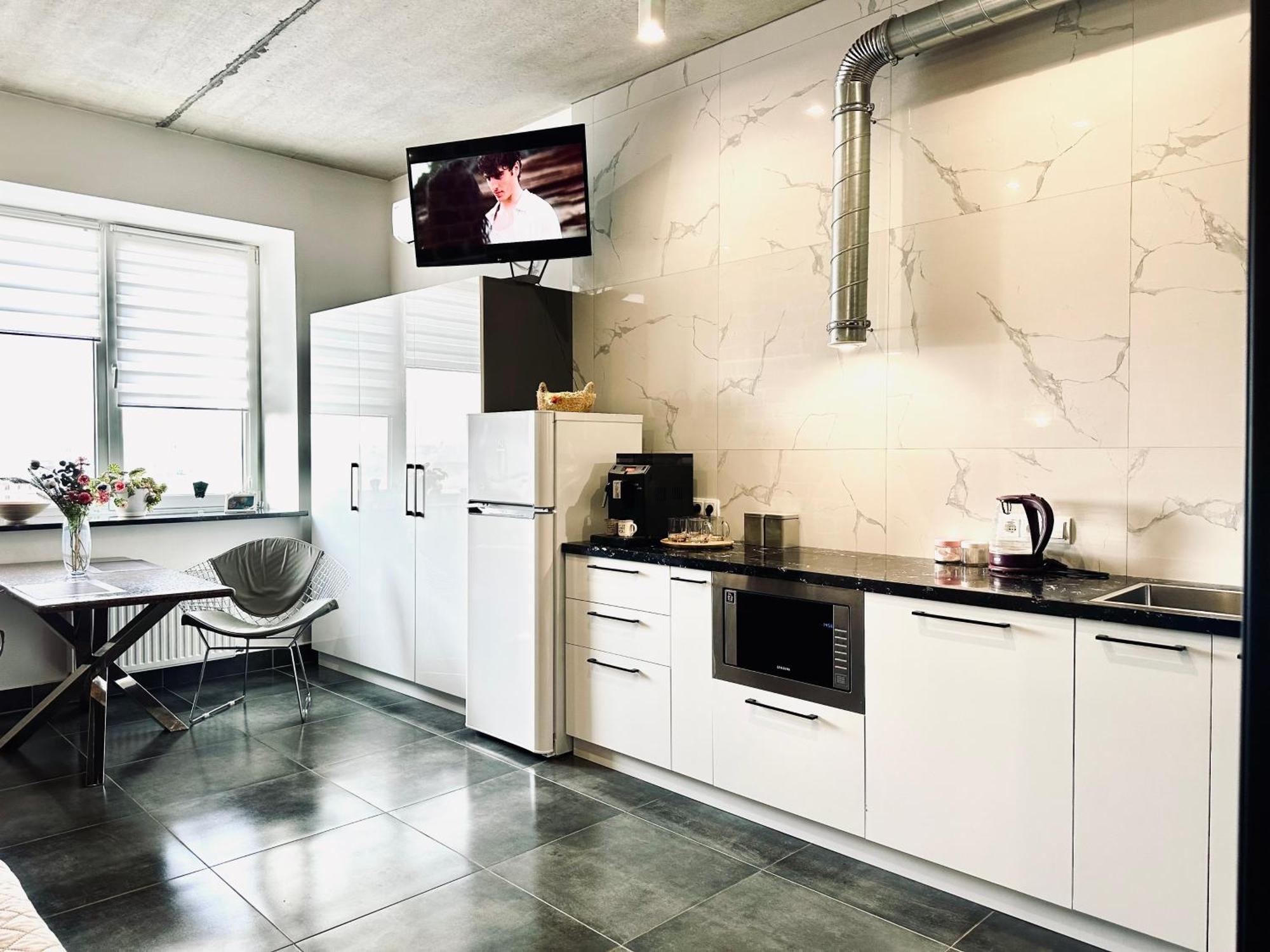 Modern Apartments With A Coffee Machine In The City Center, A View Of The City Rivne Exterior foto