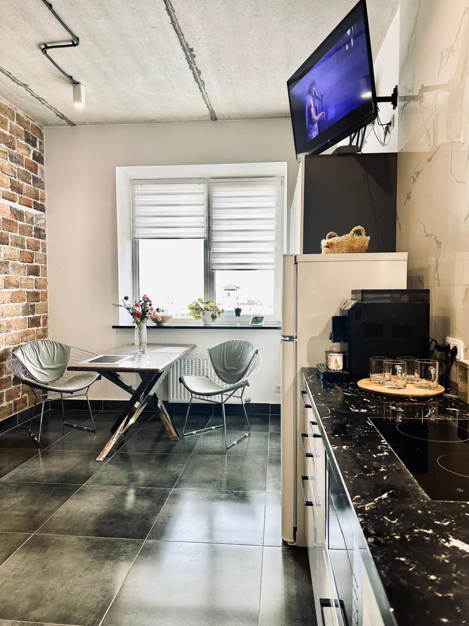 Modern Apartments With A Coffee Machine In The City Center, A View Of The City Rivne Exterior foto